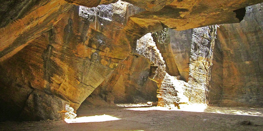 Naida Caves